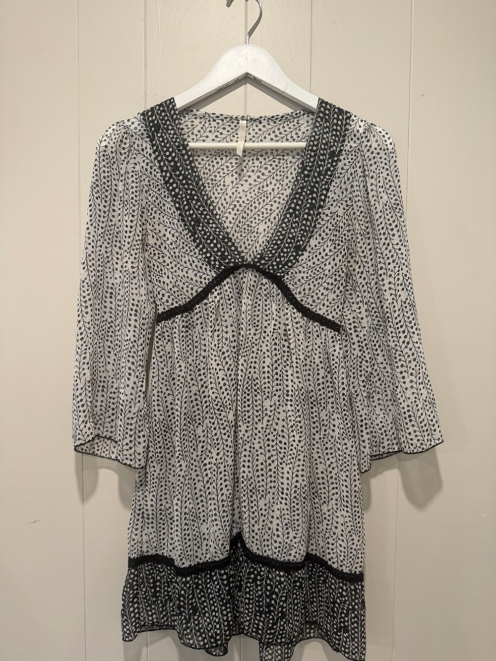 Ann Taylor Black and White Long Sleeve Dress